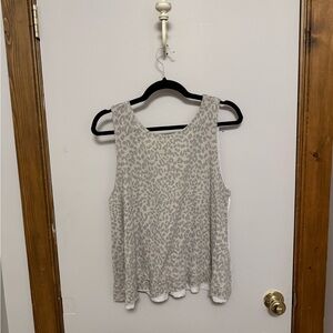 Like new 🤍 By Together tank top - size L - animal print